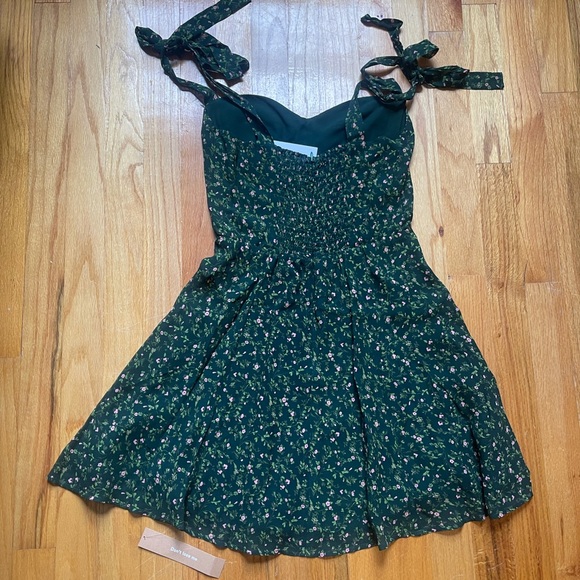 NWT Reformation Niara dress in coriander/green floral size 4 - Picture 2 of 4